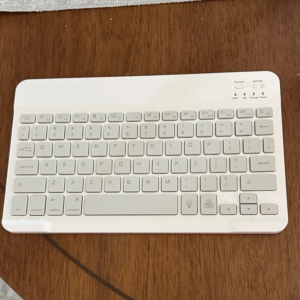 Sleek White Wireless Keyboard for iPadOS & iOS